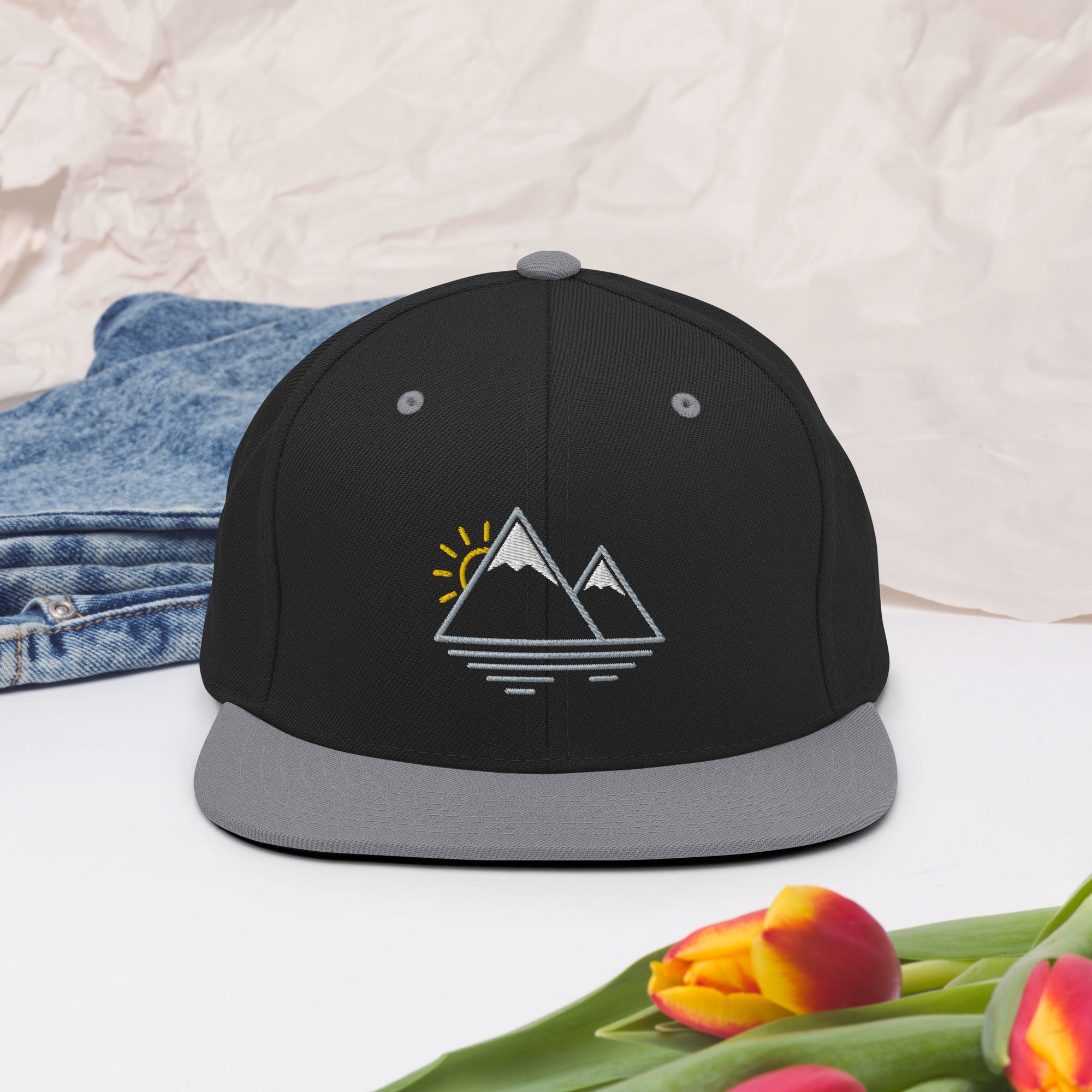 Snapback cap “Rising mountains”